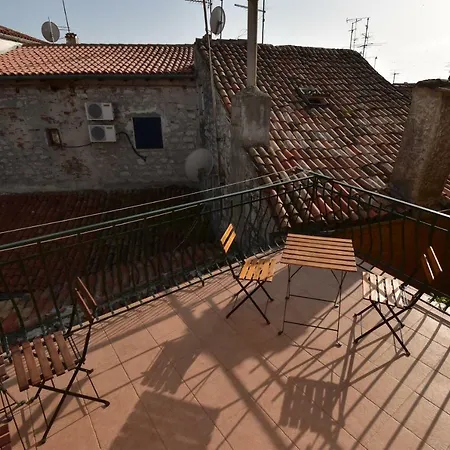Yvonne Apartment