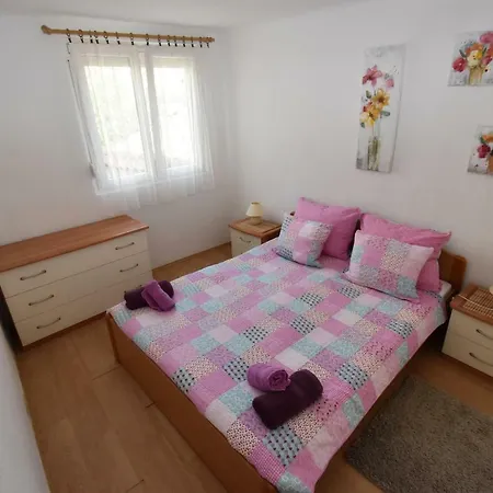 Yvonne Apartment